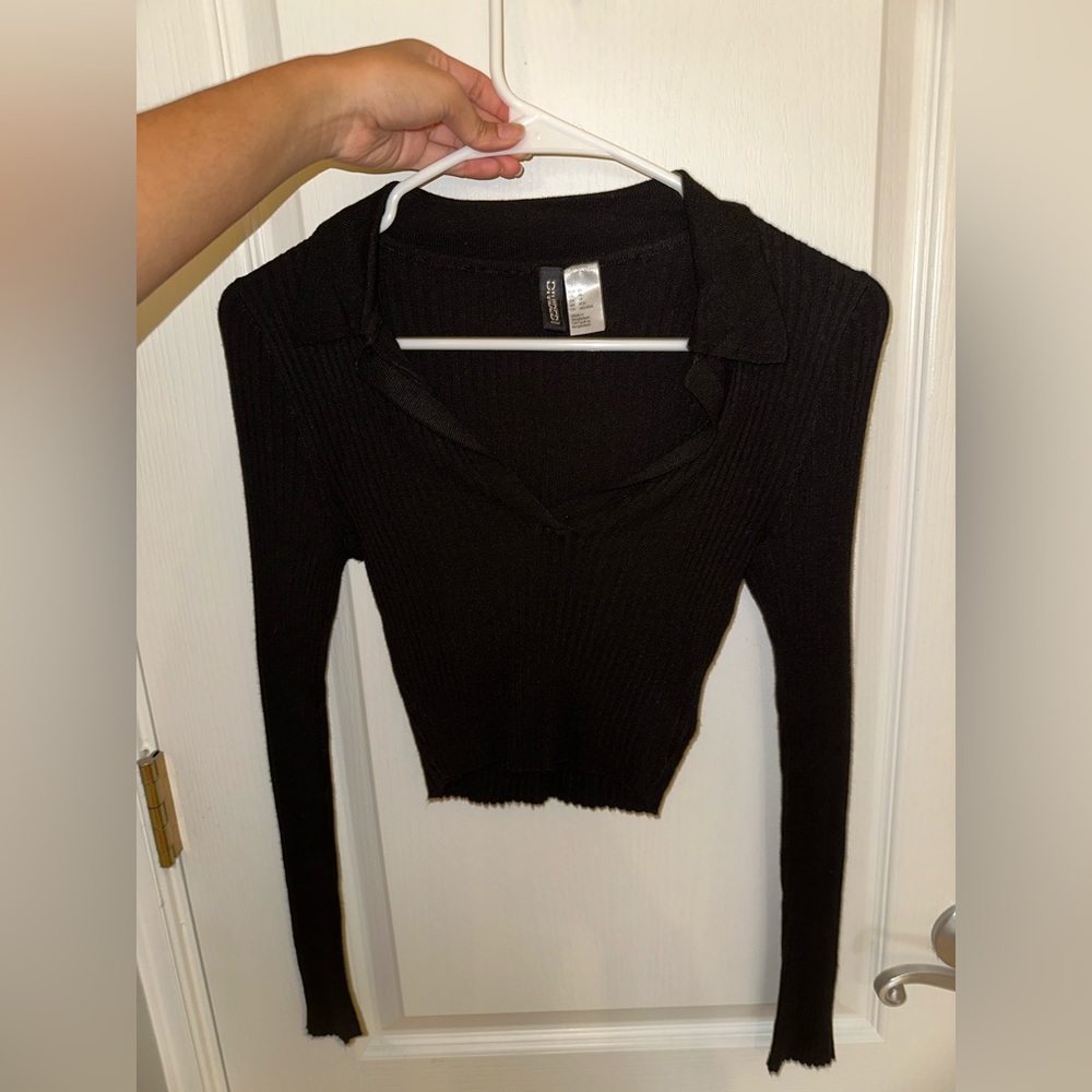 H&M Black Cropped V-Neck Sweater